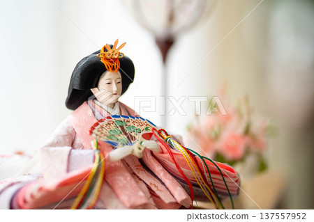雛人偶(女性人偶)/日本傳統節慶女兒節 雛人偶(女性人偶)/日本傳統節慶女兒節 137557952