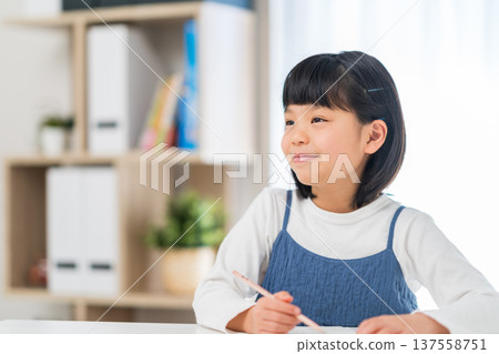 An elementary school girl studying at home. 137558751