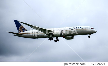 United Airlines passenger plane preparing to land United Airlines passenger plane preparing to land 137559221