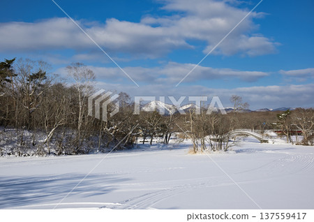 Onuma in winter, clear blue skies and white earth 137559417