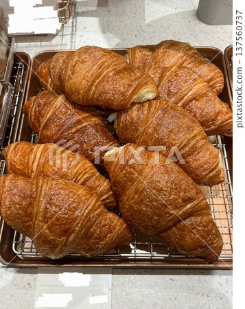 croissant, bread, vector 137560737