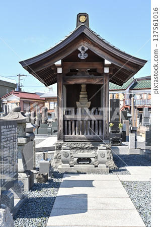 Walking around Iwatsuki: Soto Zen Horinji Temple Ota Family Treasure Pagoda 137561016