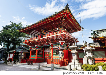 Building view of the Zuishin-mon, which is the main gate of the Kanda Shrine, located in Chiyoda, Tokyo, Japan. 137561482