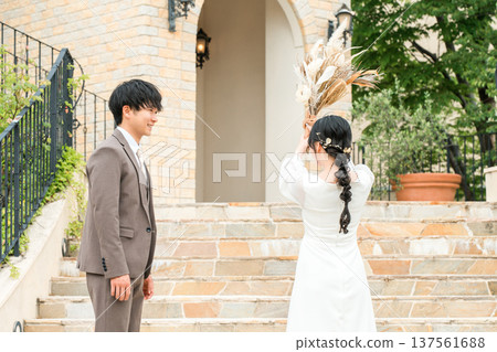 Bride and groom tossing bouquet at wedding ceremony, couple, couple 137561688