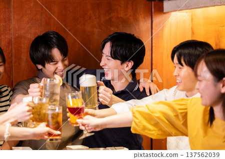Drinking party: Men and women toasting with various drinks Drinking party: Men and women toasting with various drinks 137562039