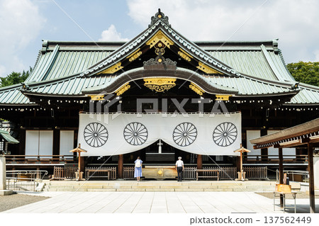 Building view of the Yasukuni Shrine, a Shinto shrine in Chiyoda, Tokyo, Japan. It was founded by Emperor Meiji in 1869 and commemorates those who died in the service of Japan. Building view of the Yasukuni Shrine, a Shinto shrine in Chiyoda, Tokyo, Japan. It was founded by Emperor Meiji in 1869 and commemorates those who died in the service of Japan. 137562449