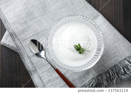 Plain yogurt in a glass bowl Plain yogurt in a glass bowl 137563119