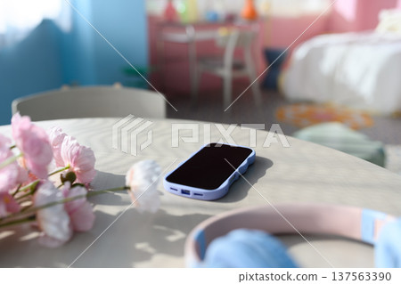 Smartphone and flowers on the table: Happy Pop Smartphone and flowers on the table: Happy Pop 137563390