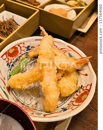 美味的炸蝦天婦羅 美味的炸蝦天婦羅 137564060