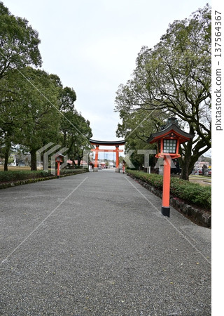 宇佐神社,位於大分縣宇佐市,是一處神聖的場所 宇佐神社,位於大分縣宇佐市,是一處神聖的場所 137564367