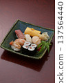 壽司、什錦壽司、鮪魚、魚類菜餚 137564440