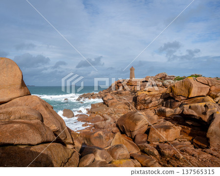 Mean Ruz lighthouse above large granite boulders in Tregastel, France Mean Ruz lighthouse above large granite boulders in Tregastel, France 137565315