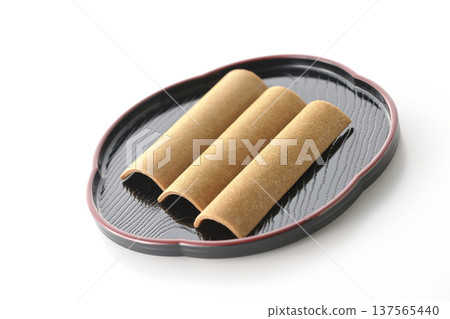 以白色背景拍攝八橋 137565440