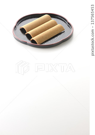 以白色背景拍攝八橋 137565453