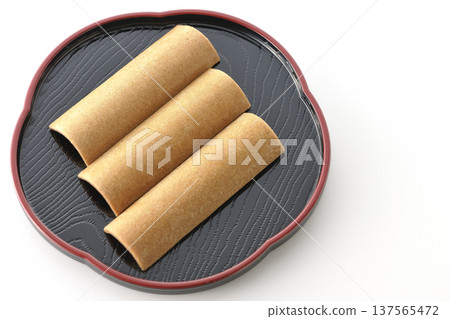 Photographing Yatsuhashi against a white background 137565472