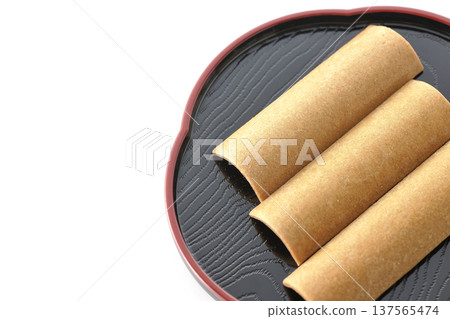 以白色背景拍攝八橋 以白色背景拍攝八橋 137565474