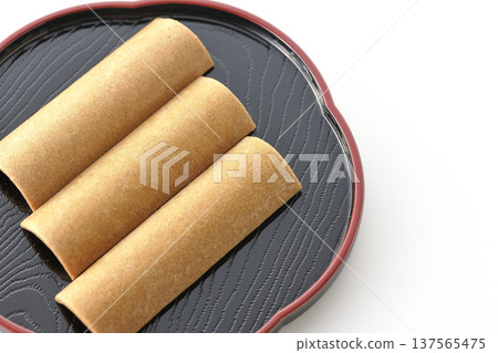 以白色背景拍攝八橋 137565475