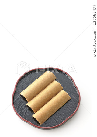 以白色背景拍攝八橋 137565477