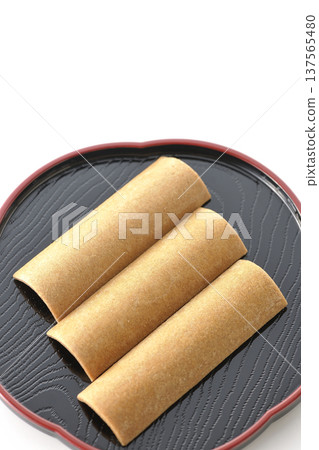 以白色背景拍攝八橋 137565480