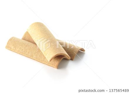 以白色背景拍攝八橋 137565489