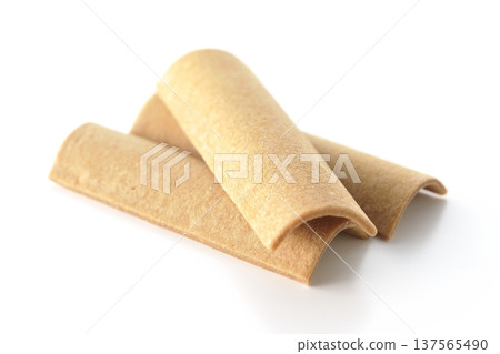 以白色背景拍攝八橋 以白色背景拍攝八橋 137565490