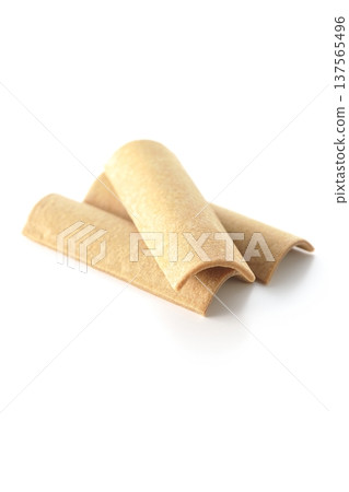 以白色背景拍攝八橋 137565496