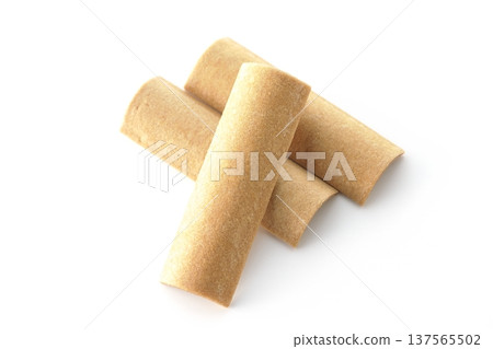 以白色背景拍攝八橋 137565502