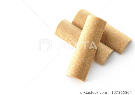 以白色背景拍攝八橋 137565504