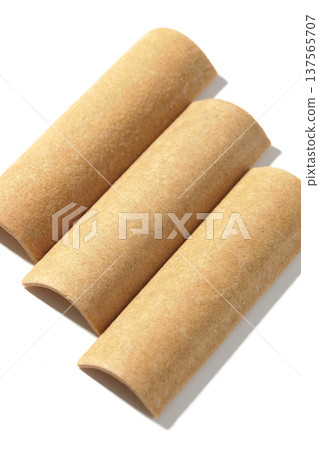 以白色背景拍攝八橋 137565707