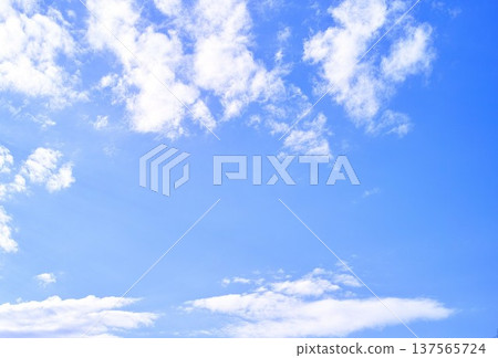 藍色的天空和雲圖像 137565724