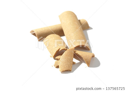 以白色背景拍攝八橋 137565725