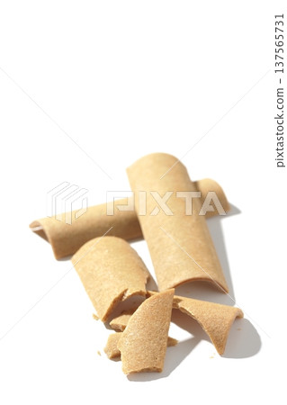 以白色背景拍攝八橋 137565731