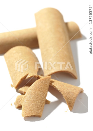 以白色背景拍攝八橋 137565734