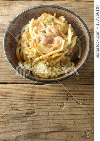 熱蝦仁蔬菜天婦羅烏龍麵 137566187