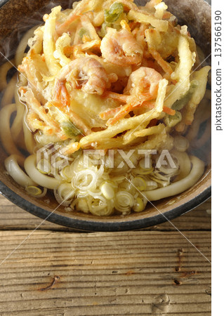 Hot shrimp and vegetable tempura udon 137566190