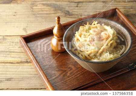 Hot shrimp and vegetable tempura udon 137566358