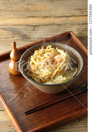 熱蝦仁蔬菜天婦羅烏龍麵 137566360