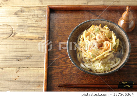 熱蝦仁蔬菜天婦羅烏龍麵 137566364