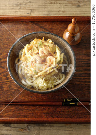 熱蝦仁蔬菜天婦羅烏龍麵 137566366