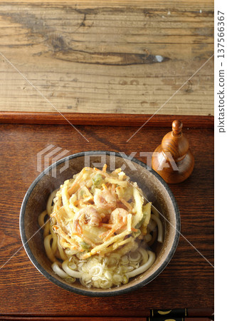 熱蝦仁蔬菜天婦羅烏龍麵 137566367