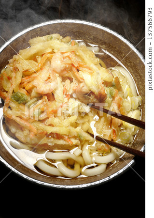 熱蝦仁蔬菜天婦羅烏龍麵 137566793