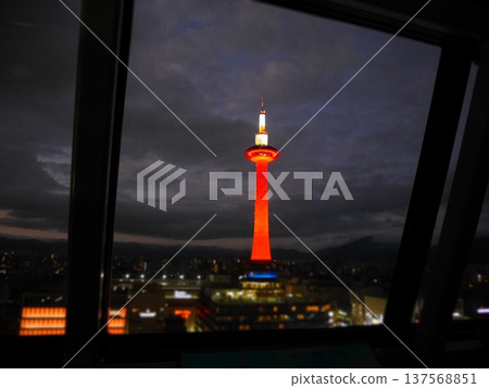 夜晚的燈塔 137568851