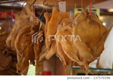 A fish bladder sold at a dried fish store in Des Voeux Road, Hong Kong. Very expensive and expensive Chinese food called "fish gall bladder" 137570396