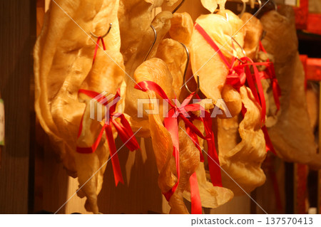 A fish bladder sold at a dried fish store in Des Voeux Road, Hong Kong. Very expensive and expensive Chinese food called "fish gall bladder" A fish bladder sold at a dried fish store in Des Voeux Road, Hong Kong. Very expensive and expensive Chinese food called "fish gall bladder" 137570413