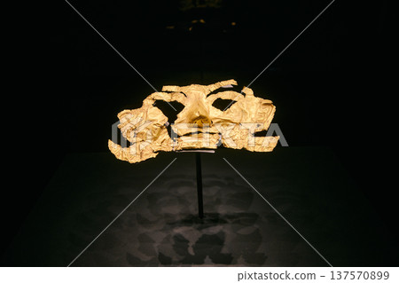 Sanxingdui Gold Mask, Ancient Shu Kingdom Artifact, Sichuan China Sanxingdui Gold Mask, Ancient Shu Kingdom Artifact, Sichuan China 137570899