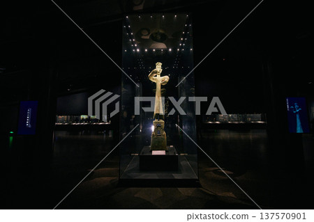 Sanxingdui Bronze Standing Figure, Ancient Shu Kingdom Priest Statue, Sichuan China Sanxingdui Bronze Standing Figure, Ancient Shu Kingdom Priest Statue, Sichuan China 137570901