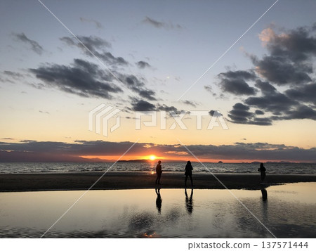 海上日落（父親布加濱海灘） 137571444