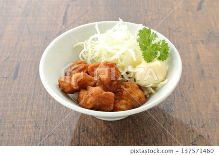 居酒屋小點心:炸雞軟骨 居酒屋小點心:炸雞軟骨 137571460