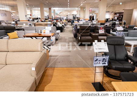 在東京八王子市別所的Nitori Tama New Town店購物,購買沙發 在東京八王子市別所的Nitori Tama New Town店購物,購買沙發 137571723