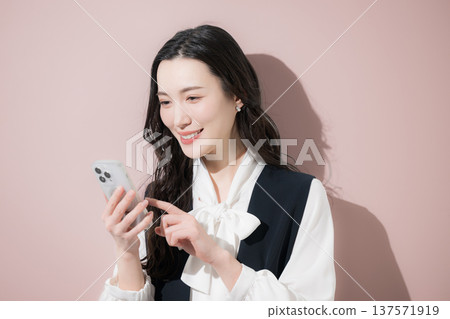 時尚商務長馬甲。點擊即可在智慧型手機上諮詢或申請。 137571919